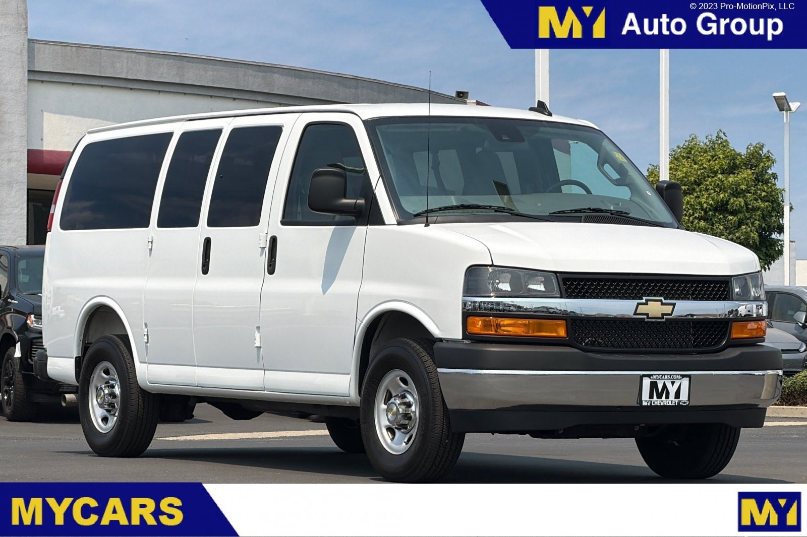 2025 Chevrolet Express Passenger 1LT