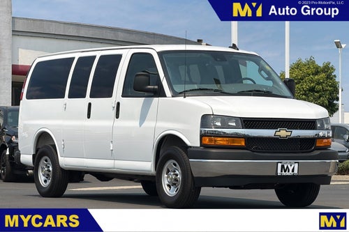 2025 Chevrolet Express Passenger 1LT