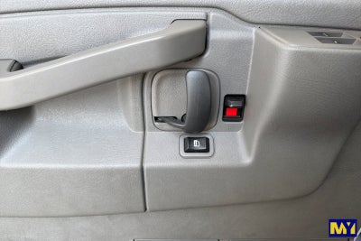2025 Chevrolet Express Passenger 1LT