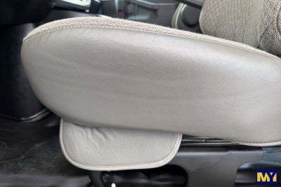 2025 Chevrolet Express Passenger 1LT