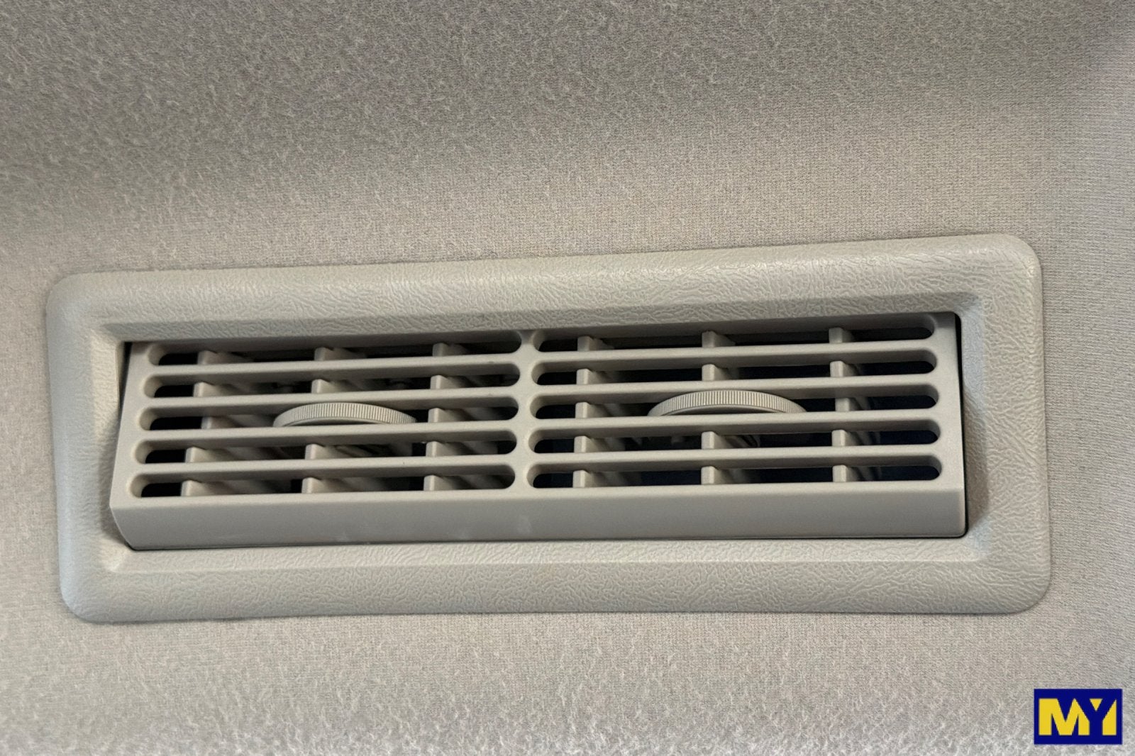 2025 Chevrolet Express Passenger 1LT