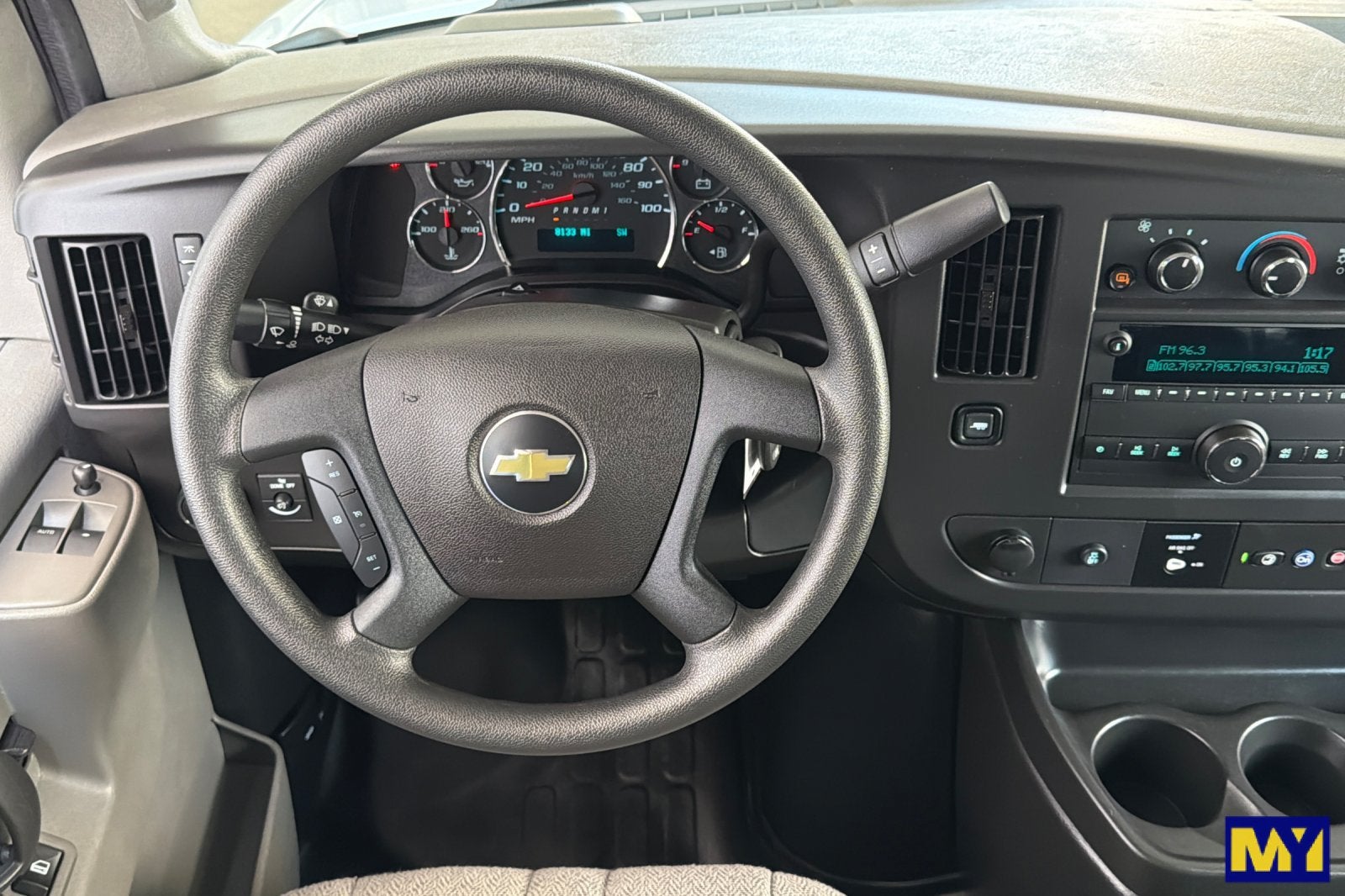 2025 Chevrolet Express Passenger 1LT