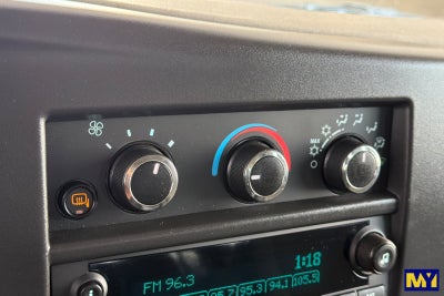 2025 Chevrolet Express Passenger 1LT