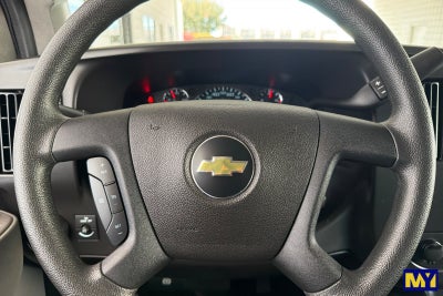 2025 Chevrolet Express Passenger 1LT