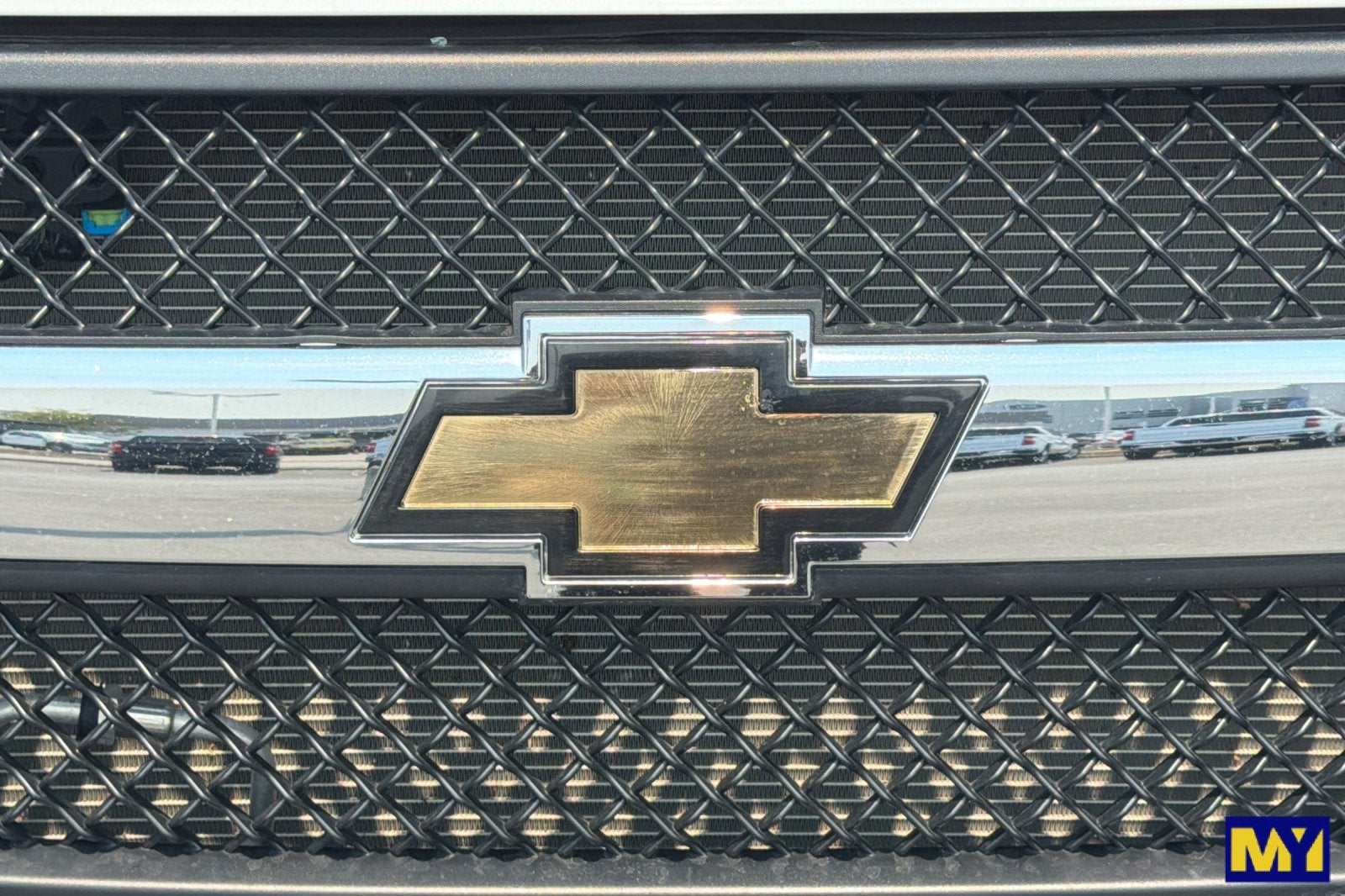 2025 Chevrolet Express Passenger 1LT