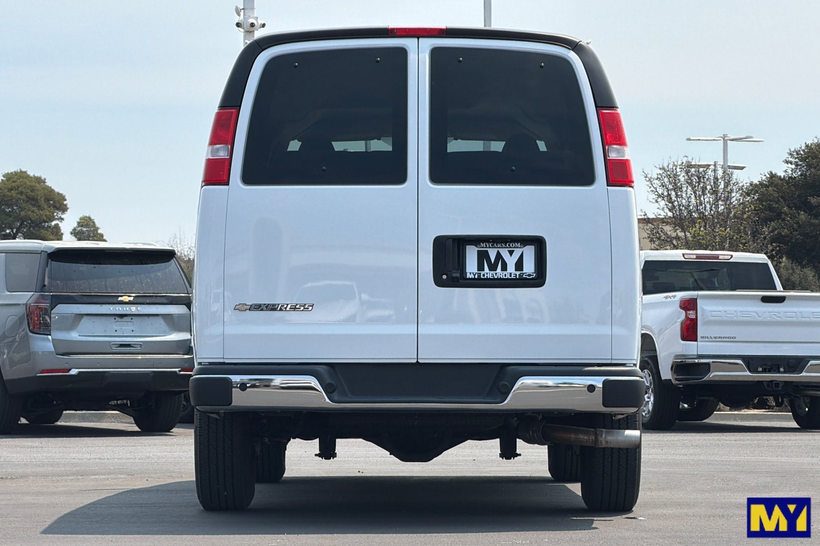 2025 Chevrolet Express Passenger 1LT