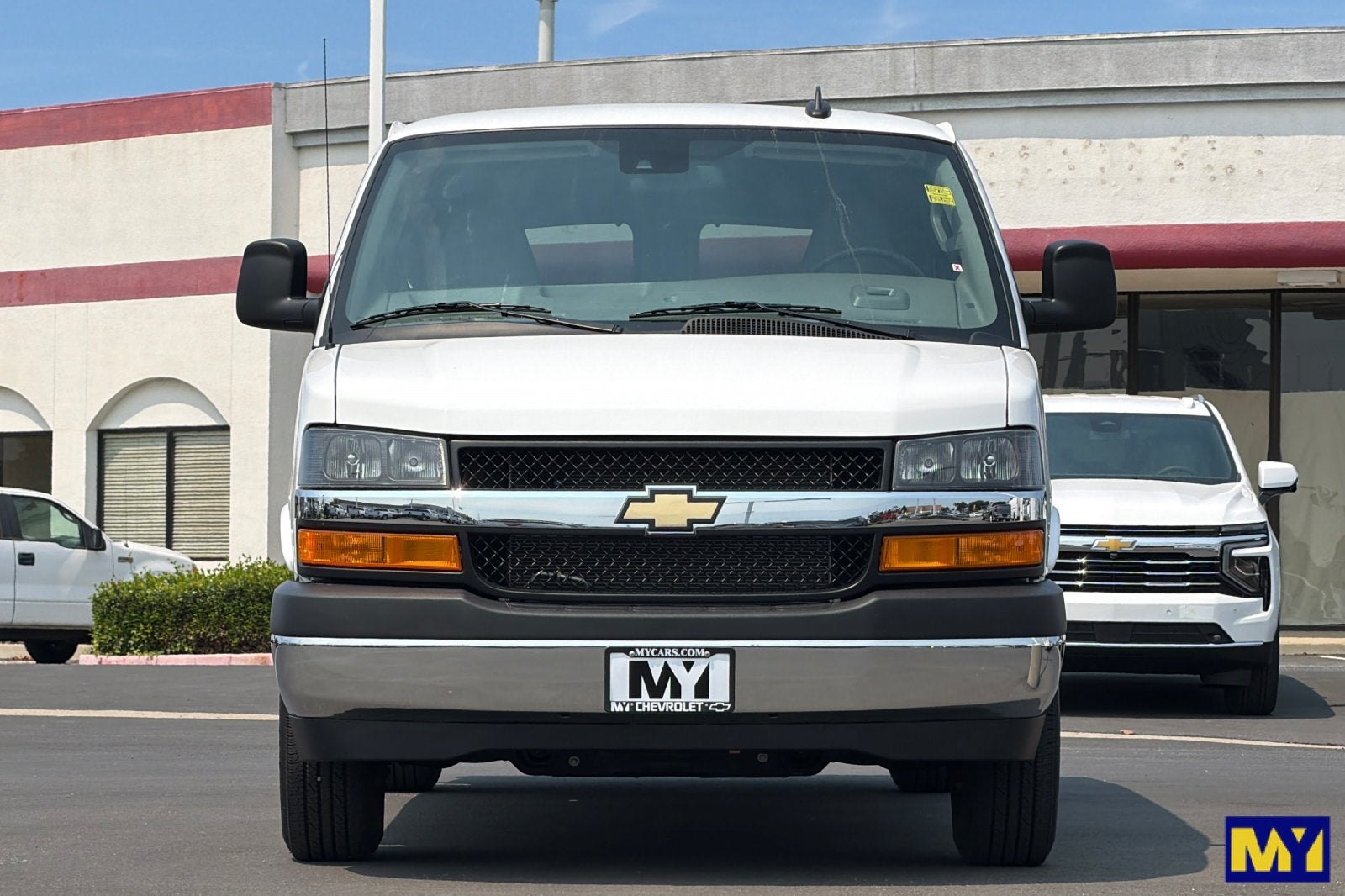 2025 Chevrolet Express Passenger 1LT