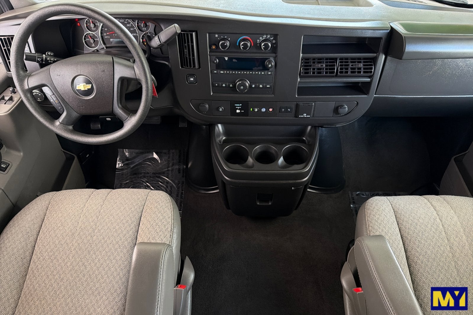 2023 Chevrolet Express Passenger 3500 1LT