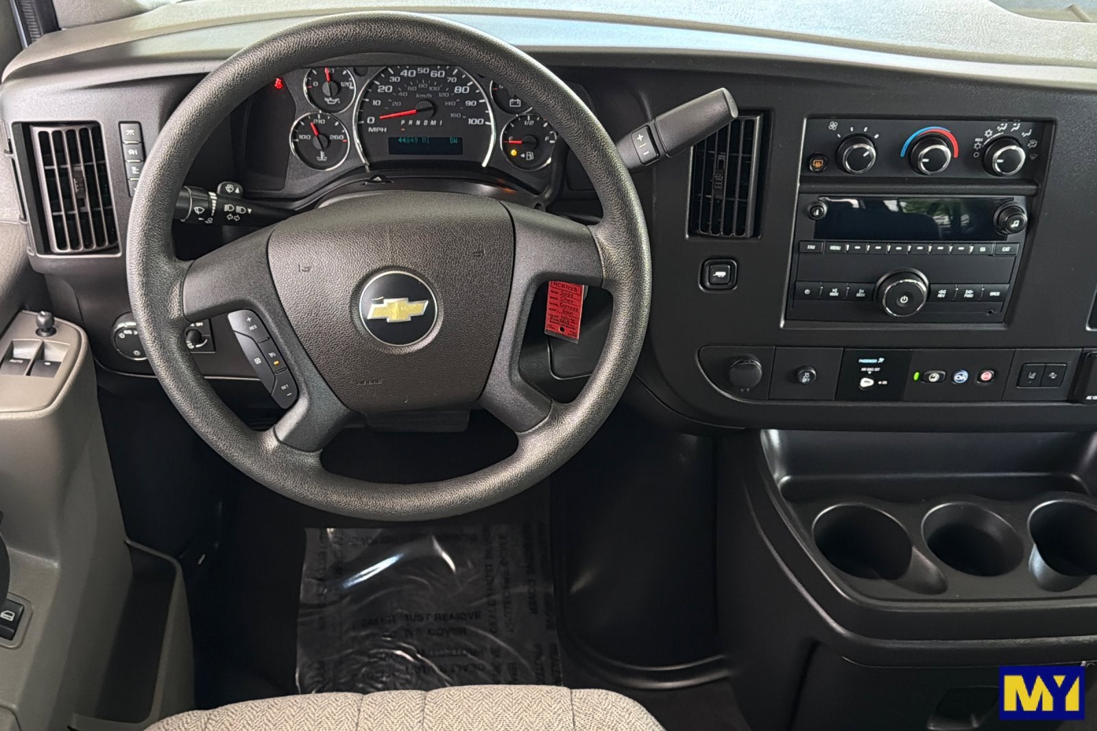 2023 Chevrolet Express Passenger 3500 1LT