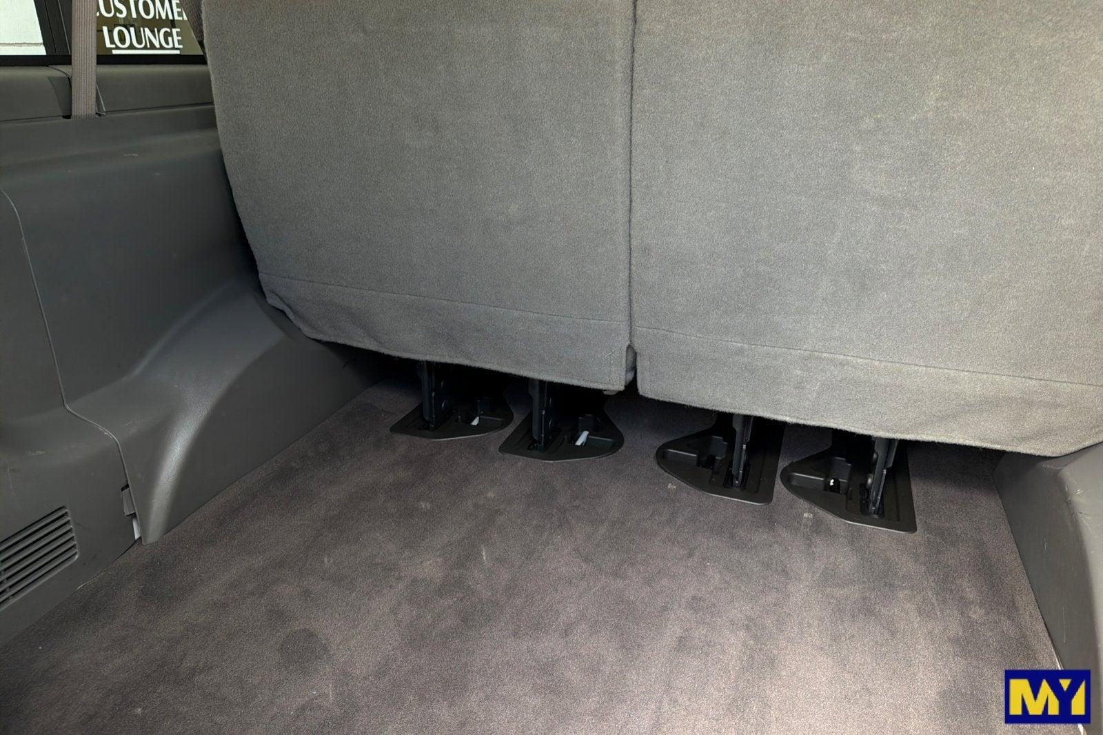 2023 Chevrolet Express Passenger 3500 1LT