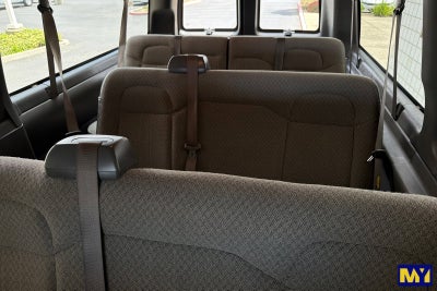 2023 Chevrolet Express Passenger 3500 1LT