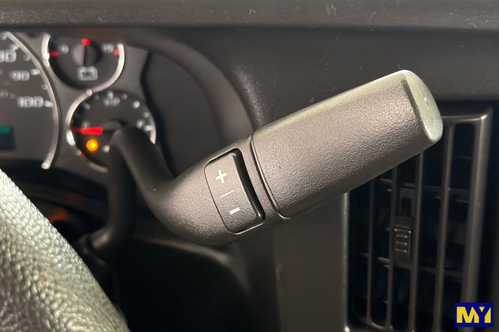 2023 Chevrolet Express Passenger 3500 1LT