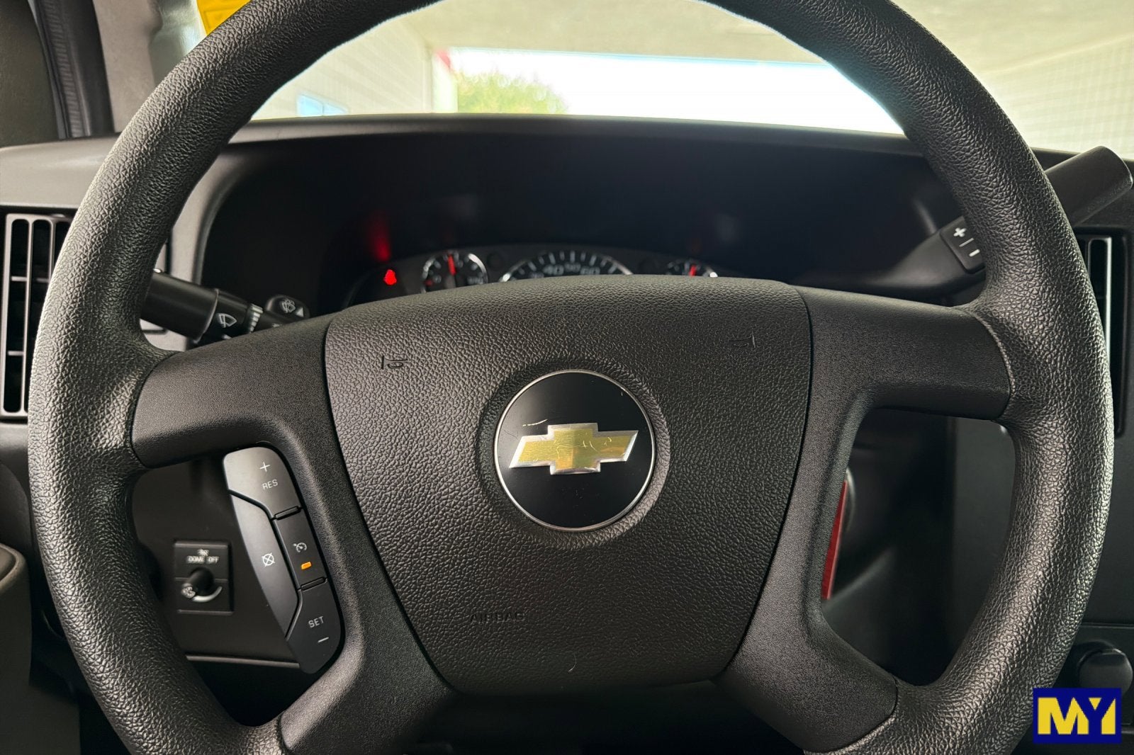 2023 Chevrolet Express Passenger 3500 1LT