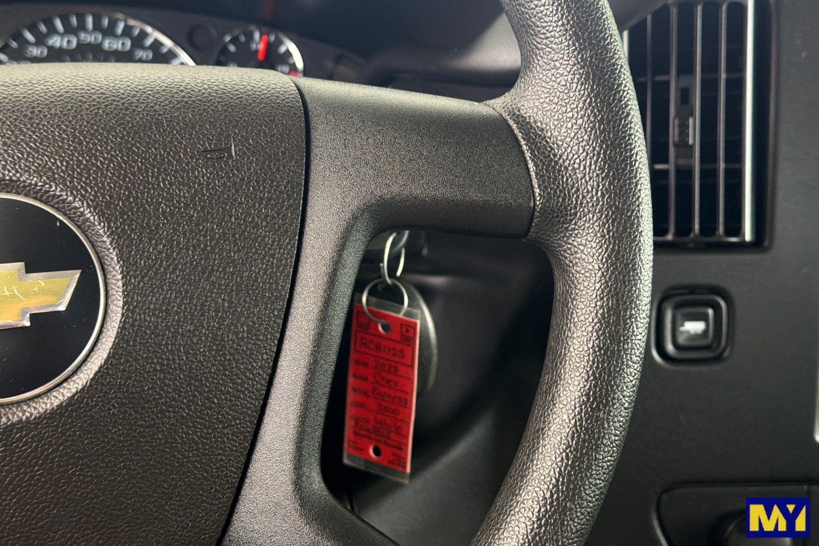 2023 Chevrolet Express Passenger 3500 1LT