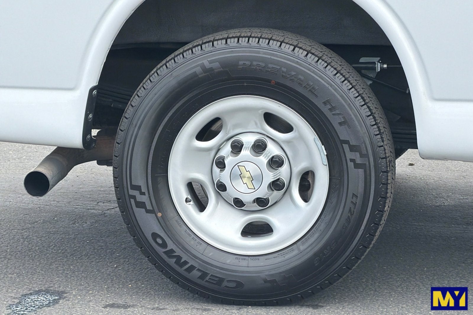 2023 Chevrolet Express Passenger 3500 1LT