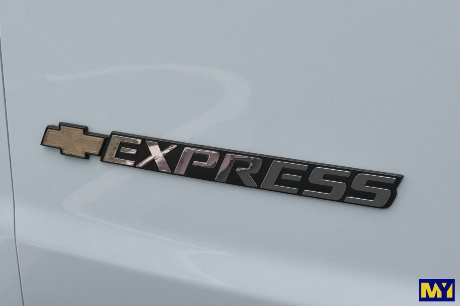 2023 Chevrolet Express Passenger 3500 1LT