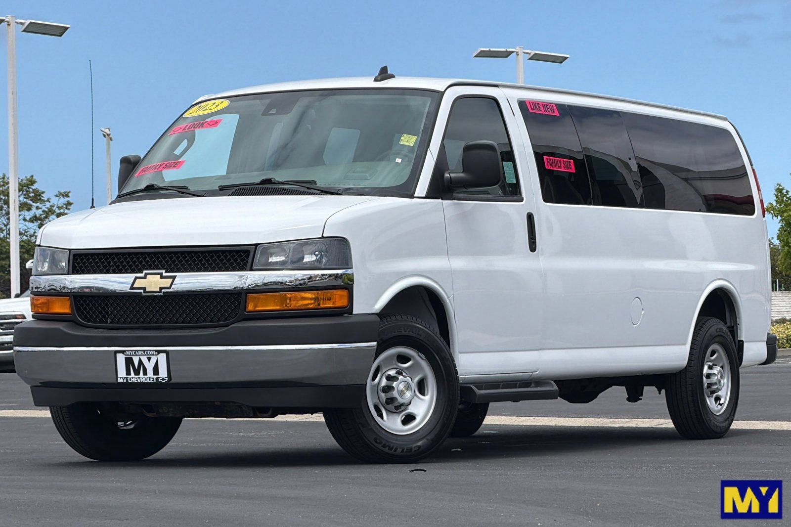 2023 Chevrolet Express Passenger 3500 1LT