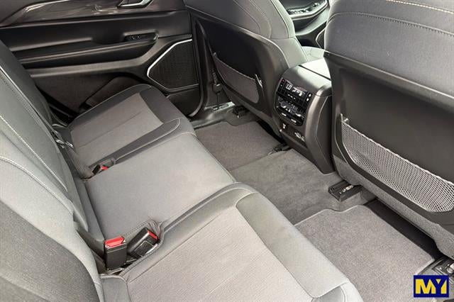 2022 Jeep Grand Cherokee L Laredo