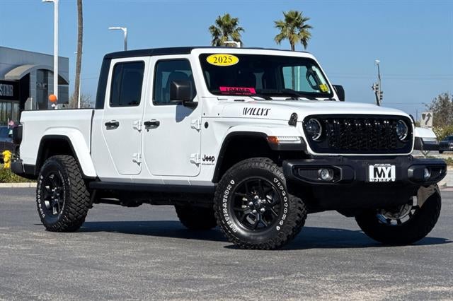 2025 Jeep Gladiator Willys photo 2