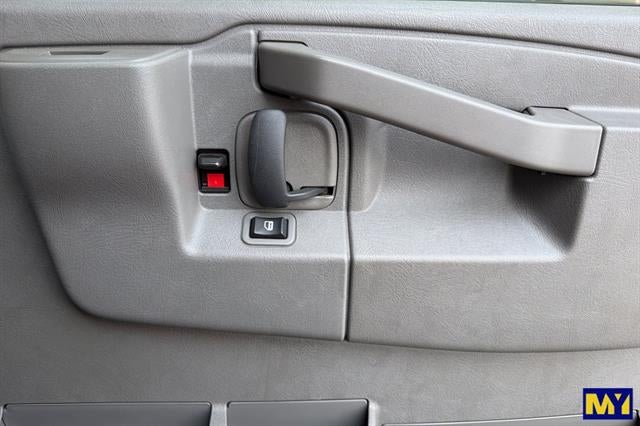 2025 Chevrolet Express Passenger LT