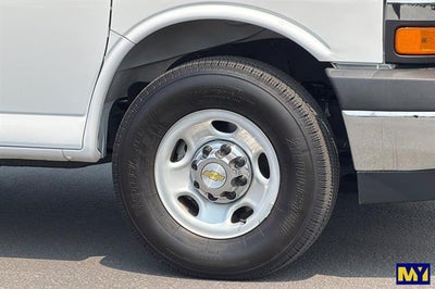 2025 Chevrolet Express Passenger LT