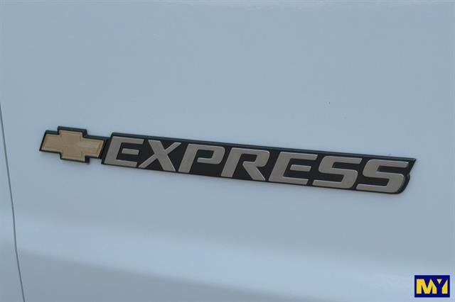 2025 Chevrolet Express Passenger LT