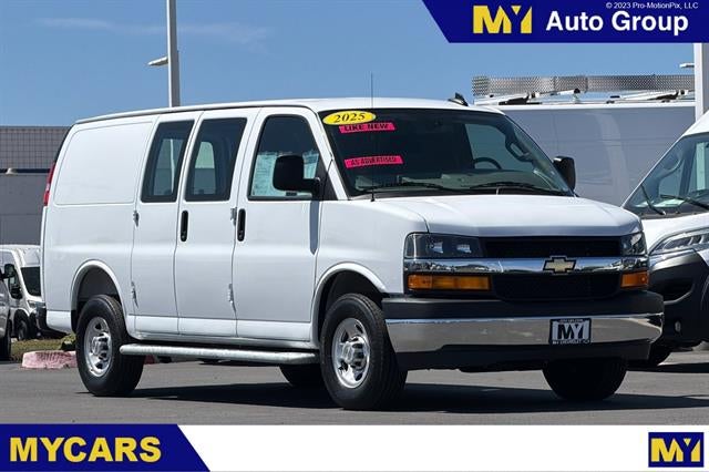 2025 Chevrolet Express Cargo Van RWD 2500 135"