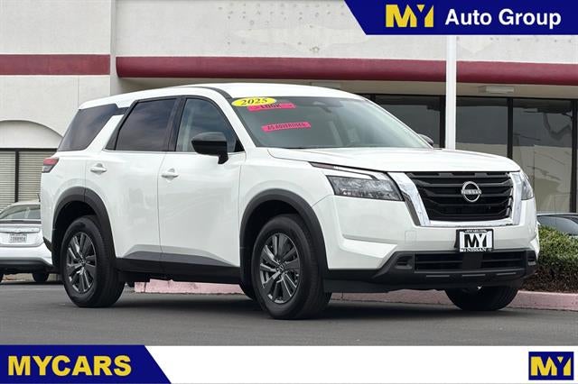 2025 Nissan Pathfinder S