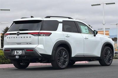 2026 Nissan Pathfinder SL