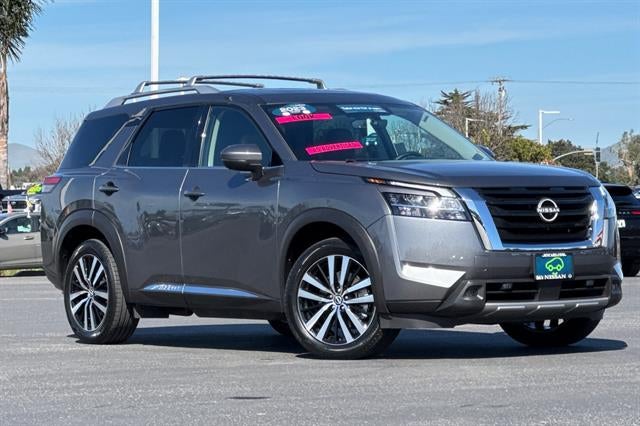 2023 Nissan Pathfinder Platinum