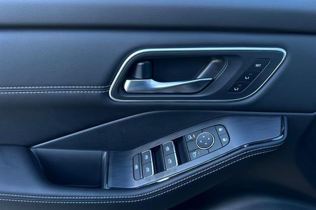 2025 Nissan Rogue Platinum